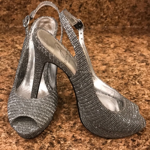 Beautiful shoes - Picture 3 of 3